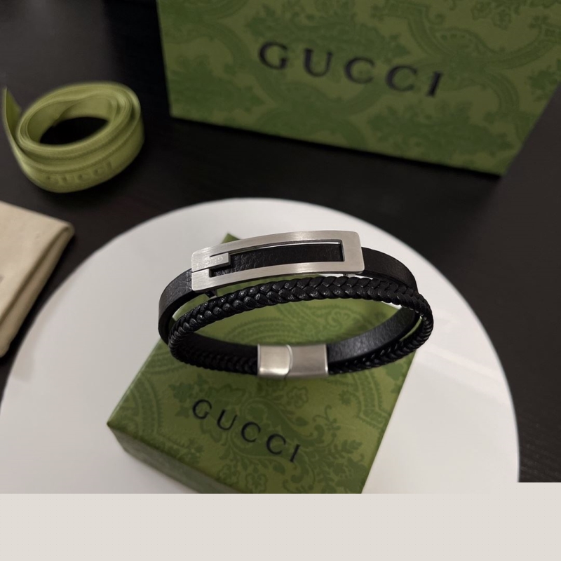 G*u*i bracelets